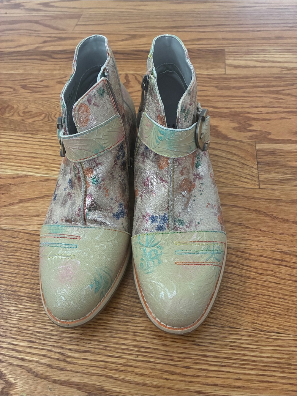 Spring step foral embossed Boots in Multicolor size 38 brand new never worn